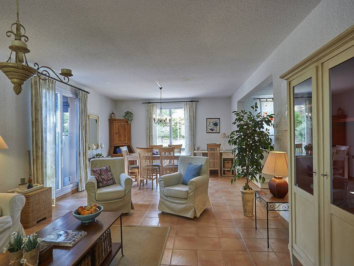 Location de vacances pour 6 personnes, avec piscine et jardin à Nans-les-Pins - 3