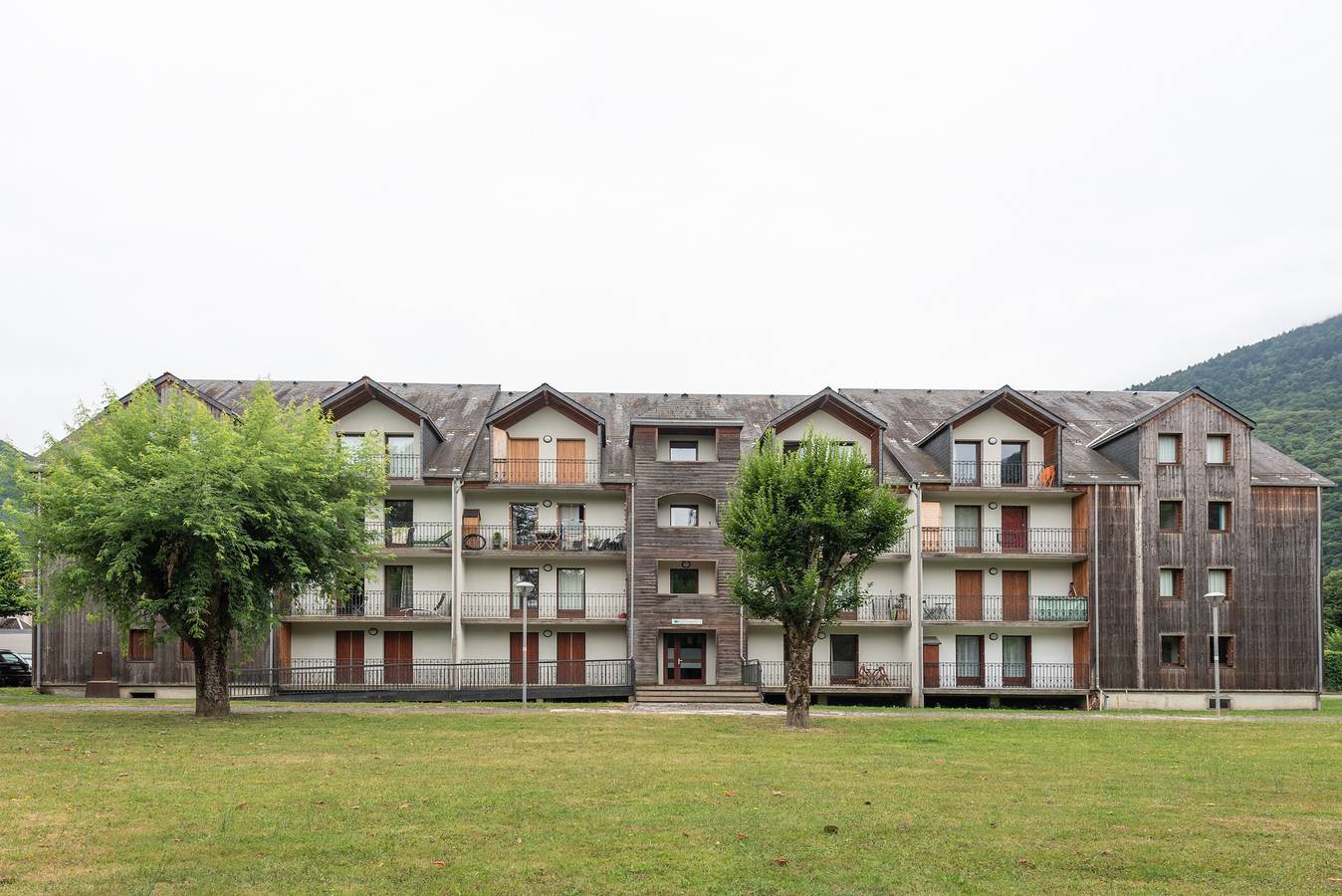 Appartement entier, Appartement 'Un Jardin Au Coeur De Luchon' avec balcon et Wi-Fi in Luchon-Superbagnères, Bagnères-de-Luchon