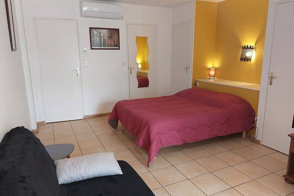 Appartement entier, Gite Ensoleillé 30m2 dans Parc Arboré à Sarlat avec parking privé in Sarlat-la-Canéda, Périgord Noir