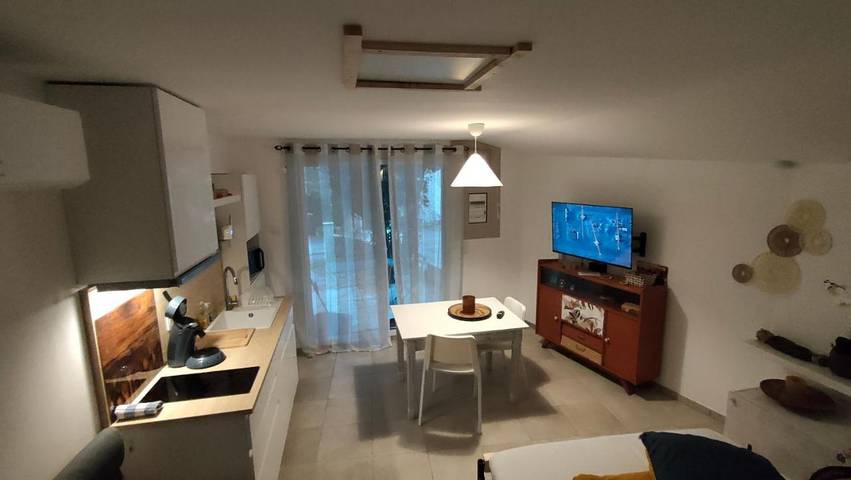 Location de vacances pour 2 personnes, avec terrasse et jardin à Cuzac - 2