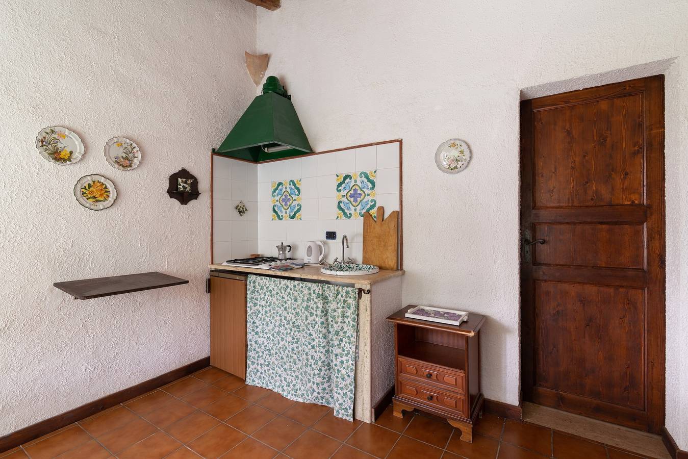 Appartement entier, Appartement 'Tenuta Donna Vittoria Edera' avec vue sur la montagne, Wi-Fi et climatisation in Trapani, Province de Trapani