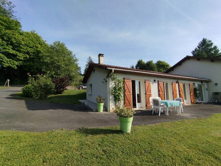 Gîte pour 4 personnes, avec terrasse et jardin