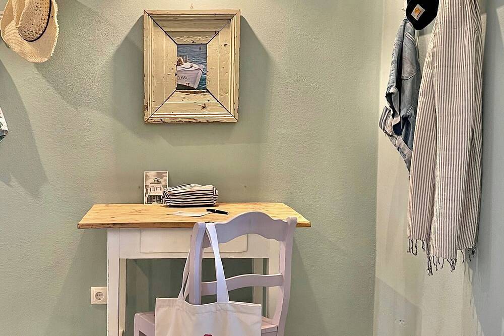Das Inselhaus. Viel Platz mit Hof und Garten für Dich und Deine Lieben! in Jezera, Murter