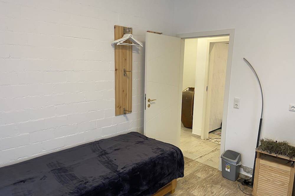 Ganze Wohnung, 4-Zimmerwohnung im 2 Fh 16 km v. Berlin Alexanderplatz, 3 Doppelbettz. Wohnküche in Ahrensfelde, Barnimerland Region