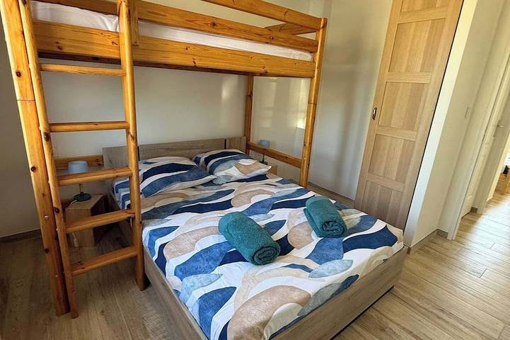 New home in the heart of the Médoc—4 bedrooms, garden, beaches 20 minutes away in Lesparre-Médoc, Regionaler Naturpark Médoc