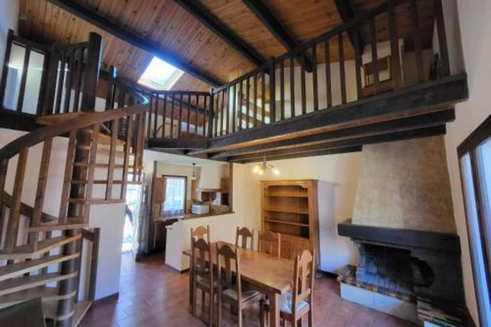 Entire apartment, Apartment 'Le Colombera - Ideal Pour Sportif' with Mountain View and Balcony in Tende, Nice region