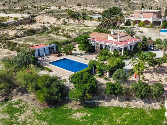 Chalet para 8 personas, con Balcón y Terraza además de Jardín y Piscina en Aspe