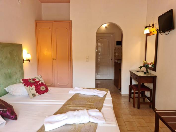 Holiday rental for 2 people, with balcony and garden in Corfu