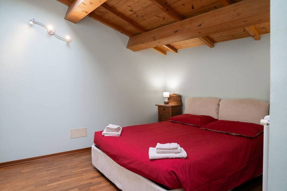 Geheel appartement, Guesthost - A cozy and practical apartment of approximately 70 square meters, perfect for three people, located on the second floor of a renovated historic building (No elevator).The property is located in the heart of Ravenna, right in the historic cent in Ravenna, Provincie Ravenna
