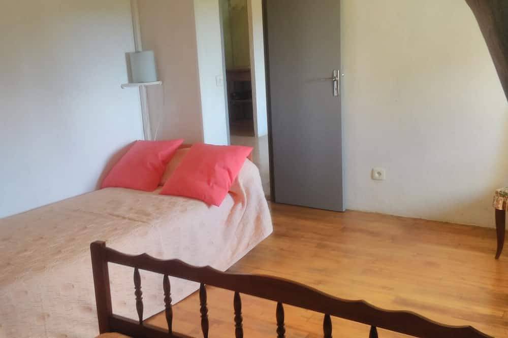 Appartement entier, Gîte dans une maison en Périgord Noir au 1er étage avec sa propre entrée in Beynac-et-Cazenac, Périgord Noir