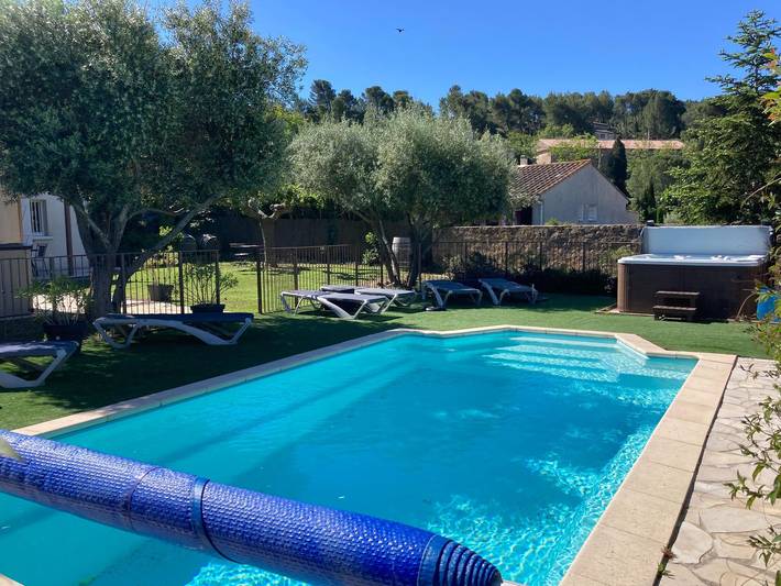 Location de vacances pour 6 personnes, avec Terrasse ainsi que Piscine et Vue à Montbrun-des-Corbières