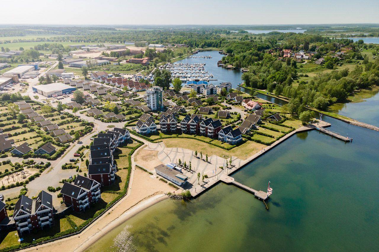 Ganze Wohnung, Ferienwohnung mit Terrasse und Sauna direkt am Müritzufer im Hafendorf Müritz in Rechlin, Müritz