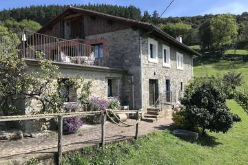 Gîte pour 4 personnes, avec balcon et jardin à Gautegiz Arteaga