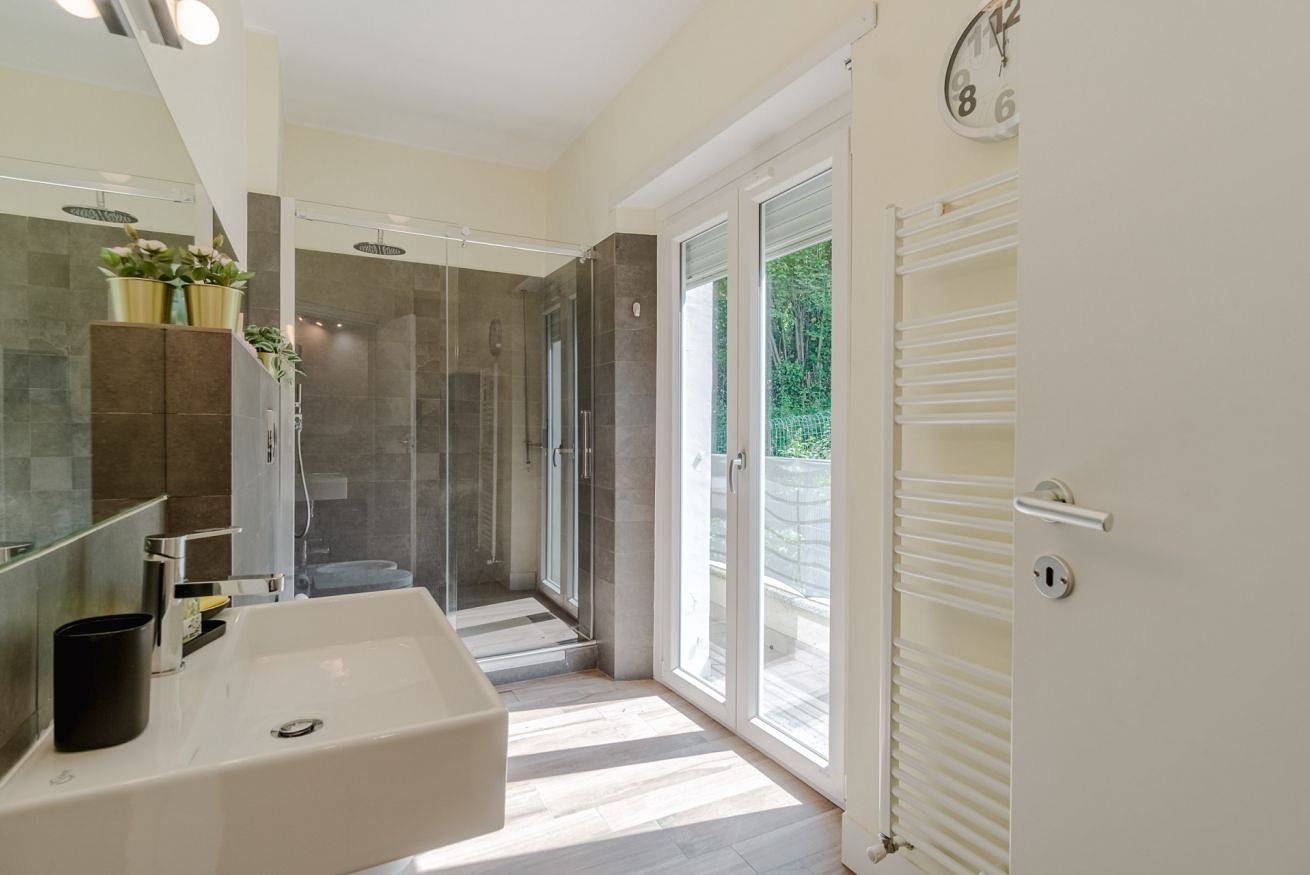 Entire apartment, Guesthost - Lovely Apartment Turin in Turin, Turin Province