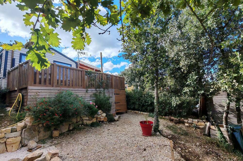 Mobile home rental in a leisure residence in Rocbaron, Región Brignoles