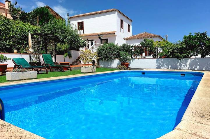 Ferienhaus für 4 Personen, mit Terrasse und Pool sowie Garten