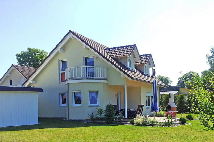 Ferienhaus für 8 Personen, mit Balkon und Terrasse in Mirow