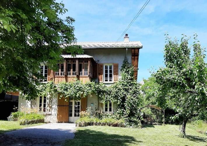 Gîte pour 6 personnes, avec Terrasse ainsi que Jardin et Vue à Beauvezer
