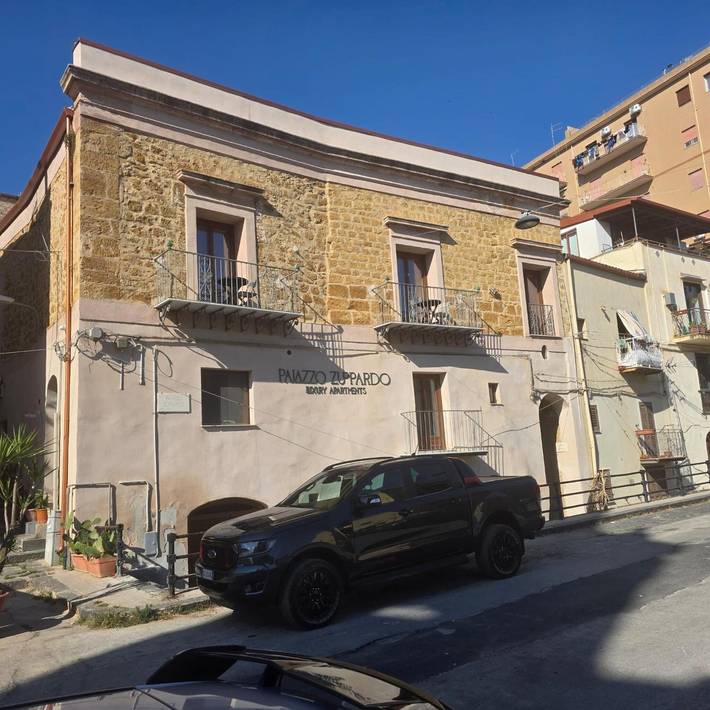 Apartamento entero, Apartamento Palacio Zuppardo – Centro histórico de Agrigento, vistas al mar y balcón in Agrigento, Provincia de Agrigento