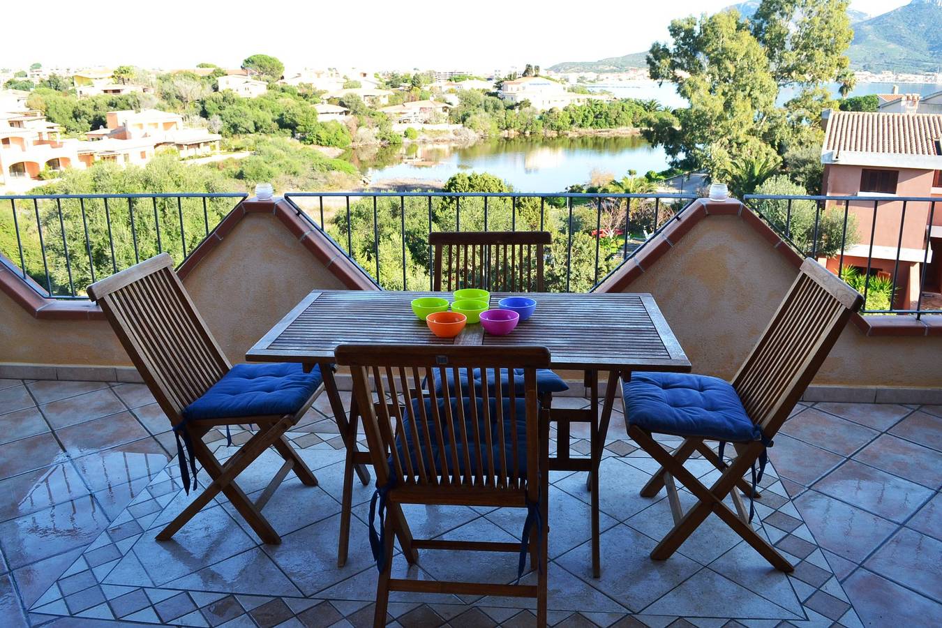 Casa Vacanze 'Orizzonti 33' con vista mare, terrazza privata e aria condizionata in Baia Caddinas, Golfo Aranci