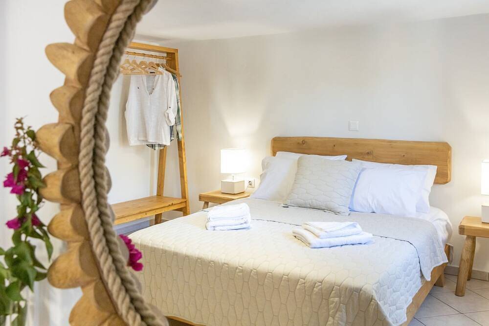 Vitamine Sea House - Island Living Paros in Parasporos, Paros