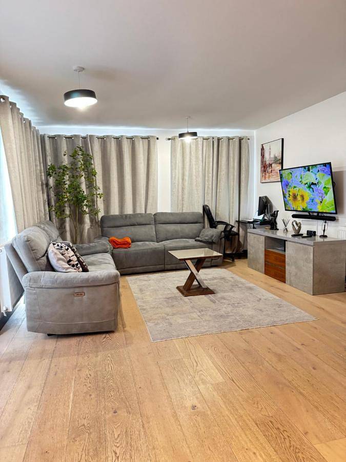Apartment for 4 people, with Balcony and Terrace as well as View in Dartford