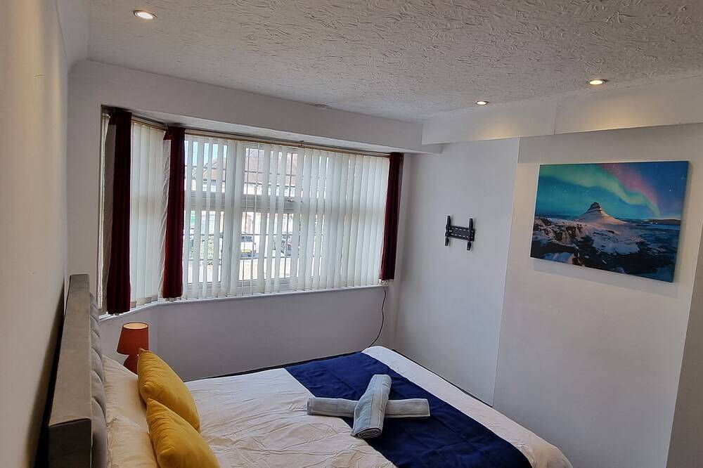 Spacious Four Bedroom House in Watford, Hertfordshire