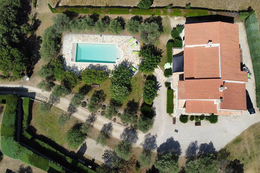 Villa au Pied du Ventoux... Piscine Chauffée, Transats, Wi-Fi, Linges de Maison in Malaucène, Parc naturel régional du Mont-Ventoux