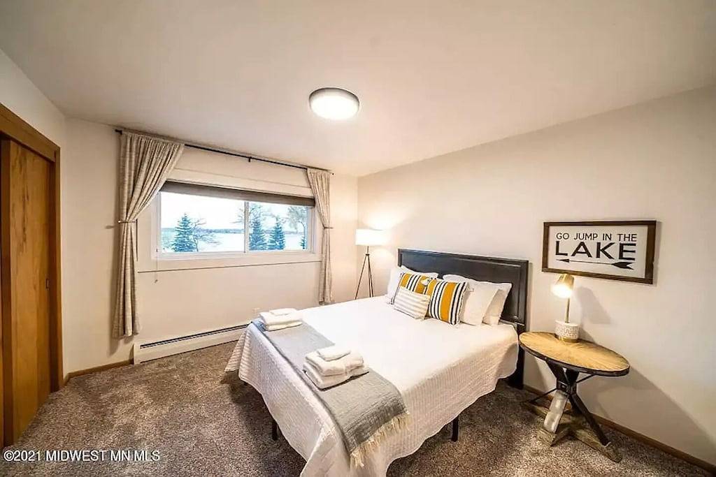 Ganze Wohnung, Lakefront Condo, 2 bedroom, with Dock & Private Patio! Walk to Restaurants! in Detroit Lakes, Becker County