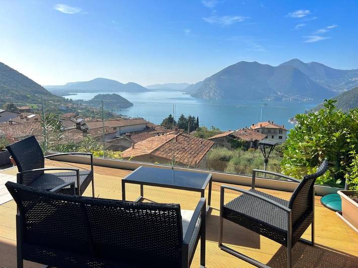 Location de vacances pour 5 personnes, avec piscine et jardin ainsi que jacuzzi et balcon à Sulzano