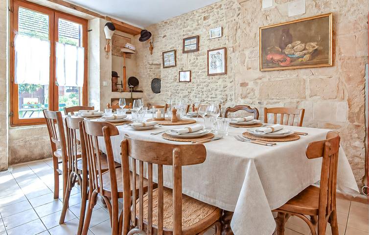 Appartement spacieux de 2 chambres près de Juno Beach, avec Wi-Fi et jardin in Courseulles-sur-Mer, Région de Caen