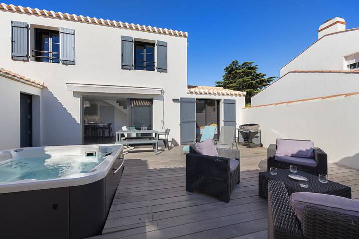 Maison Morin 8 pers avec jacuzzi, terrasse privée, jardin et Wi-Fi in L'Épine, Noirmoutier