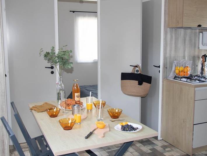 Camping Le Saint Laurent - Mobilheim 4 personen - Confort - 32m² - 2 Zimmer in Golf Saint-Laurent, Ploemel