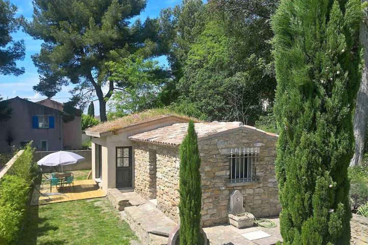 Location de vacances pour 4 personnes, avec Jacuzzi ainsi que Terrasse et Jardin à Istres