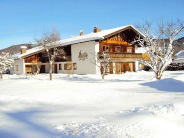 Ferienwohnung für 2 Personen, mit Garten und Ausblick sowie Balkon in Rottach-Egern