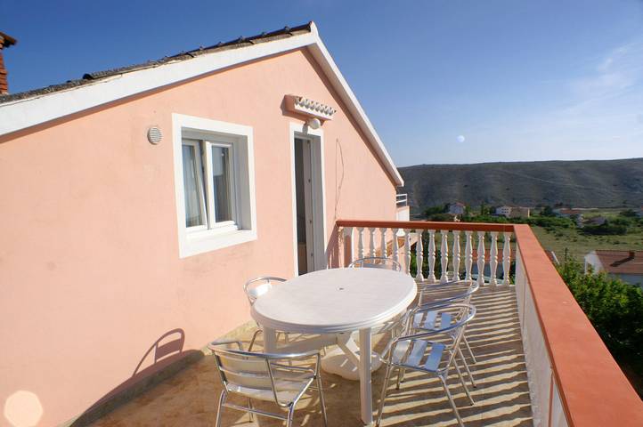 Ferienwohnung für 4 Personen, mit Balkon/Terrasse auf Pag