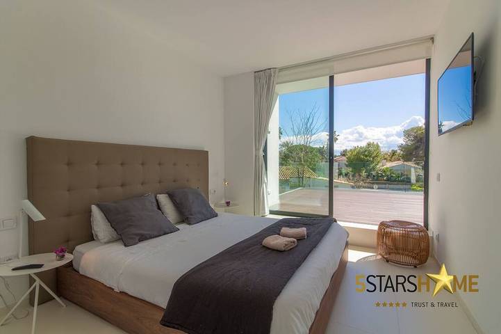 Moderne Villa für 6 Personen mit Pool, nur 180 m vom Strand von Muro, Port Alcudia entfernt in Playa de Muro, Muro