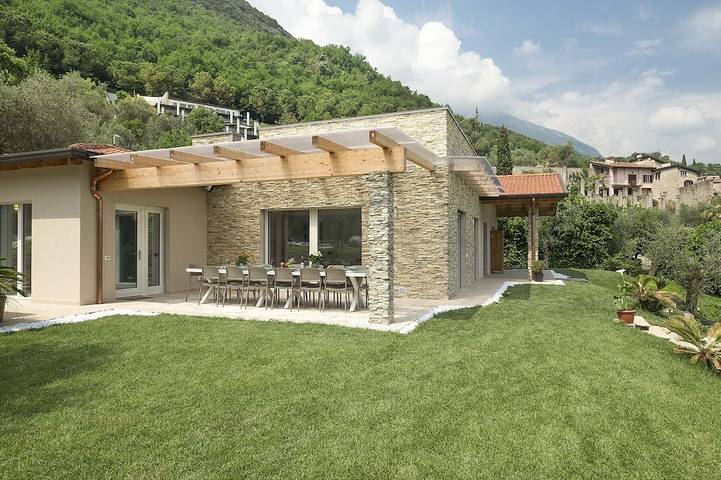 Villa pour 13 personnes, avec jardin et terrasse à Gardone Riviera