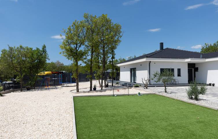 Ferienhaus für 6 Personen, mit Pool und Garten