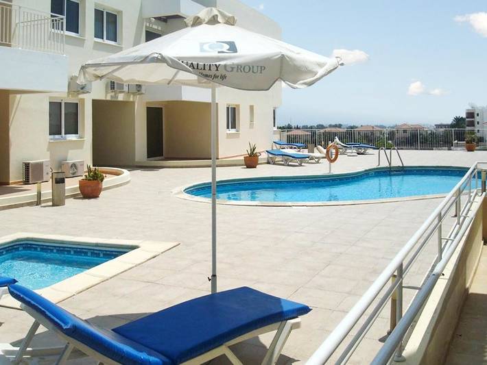 Gîte pour 4 personnes, avec terrasse ainsi que jardin et piscine dans Oróklini