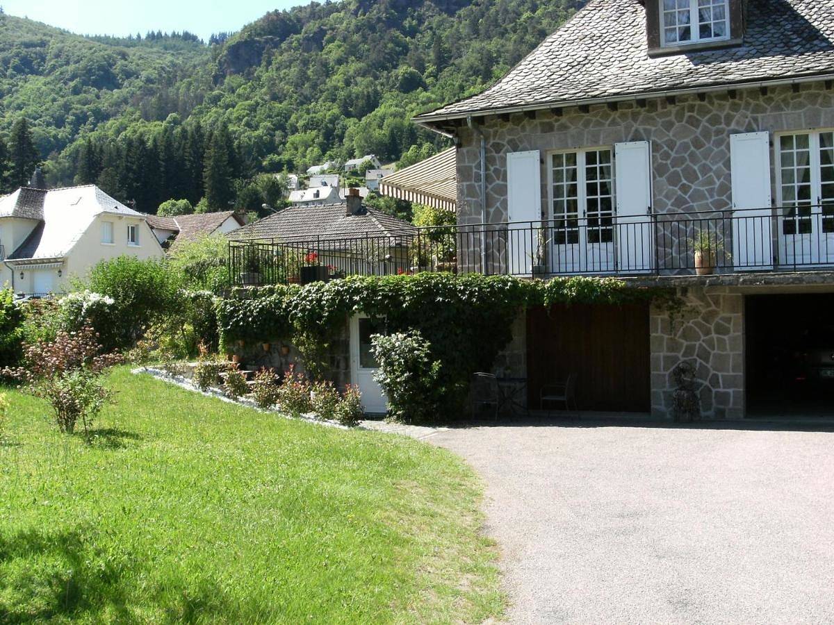 Appartement entier, Studio Apartment in Vic-sur-Cère, Région d'Aurillac