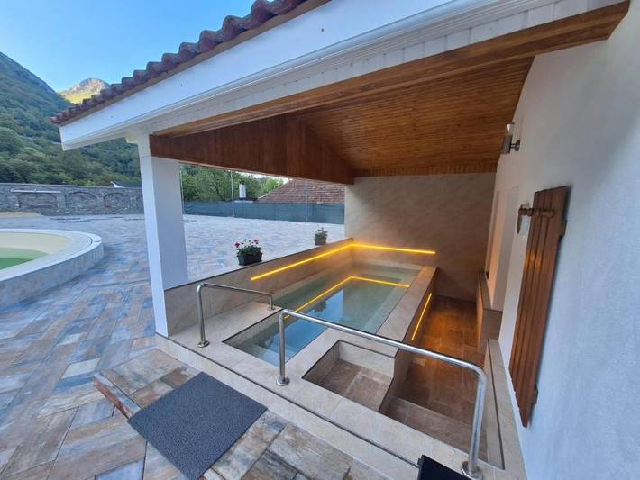 Hôtel pour 2 personnes, avec balcon ainsi que piscine et vue