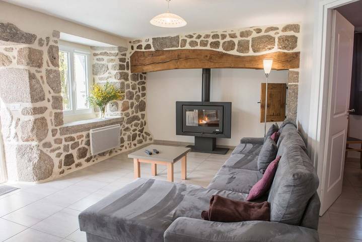 Gîte pour 4 personnes, avec Balcon et Terrasse ainsi que Jardin et Vue dans Lozère - 2