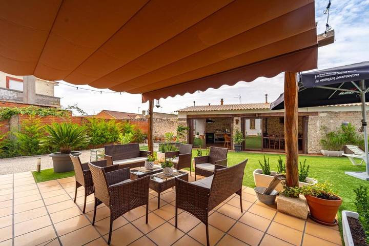 Casa de vacaciones para 12 personas, con piscina además de jardín y jacuzzi en Provincia de Valladolid - 2