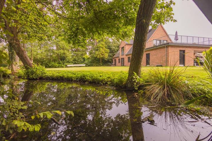 Villa for 5 personer, med Terrasse og Have såvel som Søudsigt og Udsigt i Lyngby