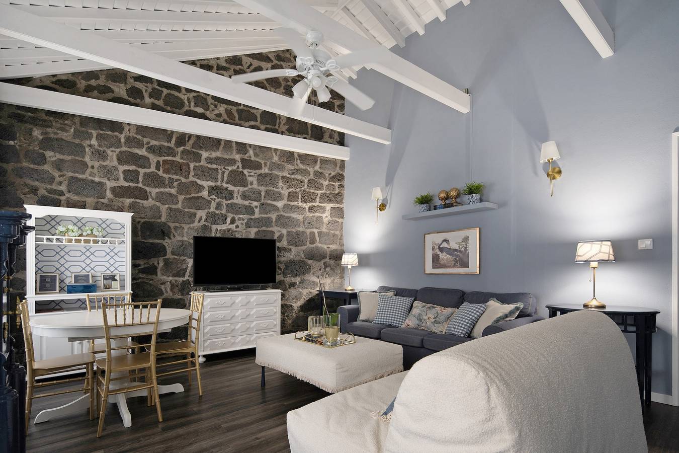 Holiday Home 'Pico Boutique House' with Mountain View, Shared Pool and Wi-Fi in Ribeiras, Pico (Azores)