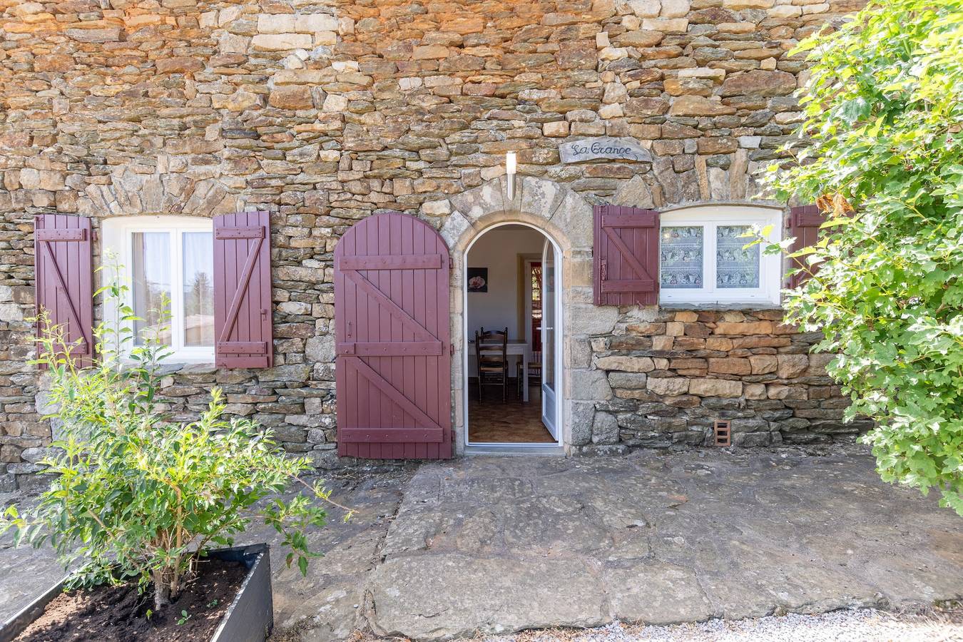 Maison de vacances 'La Grange' avec vue sur les montagnes, piscine partagée et climatisation in Gravières, Parc naturel régional des Monts d'Ardèche