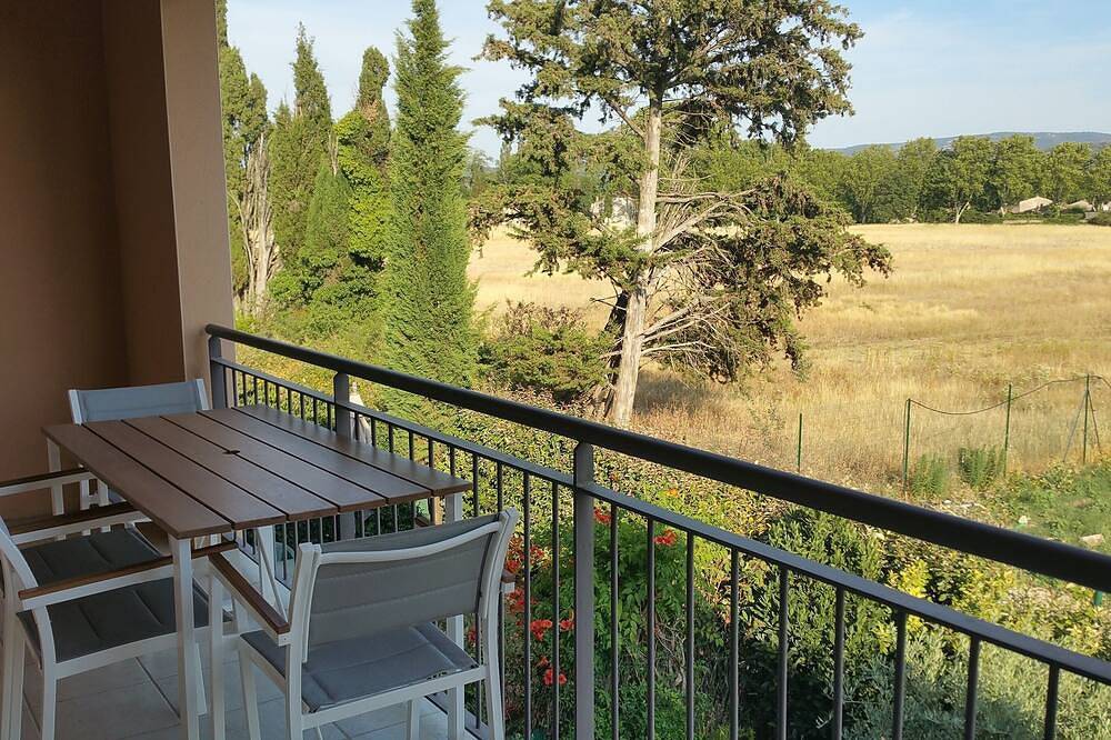 Geheel appartement, Apt 50m2 met balkon volledig uitgerust in de buurt van Avignon in Pernes-les-Fontaines, Vaucluse