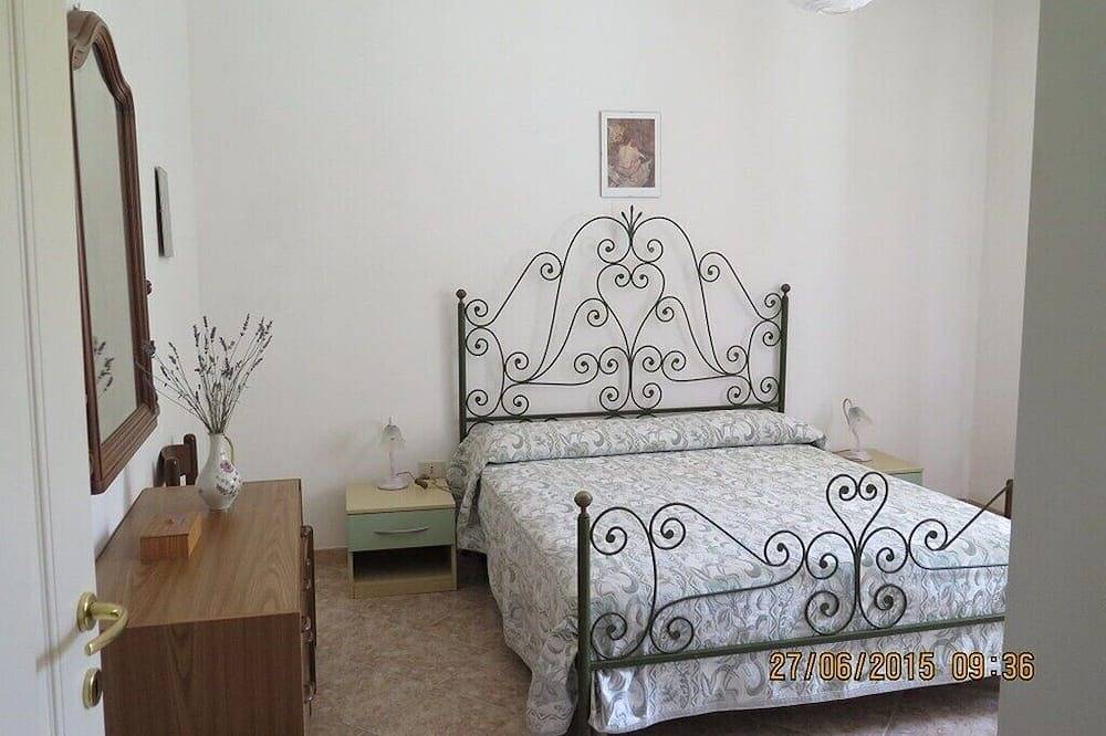 Ganze Wohnung, Villa Maria Three-room apartment with large garden near the sea in La Ciaccia, Valledoria