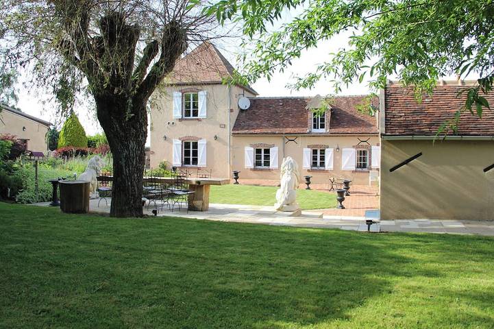 Location de vacances pour 14 personnes, avec jardin, animaux acceptés à Villeneuve-sur-Yonne - 4